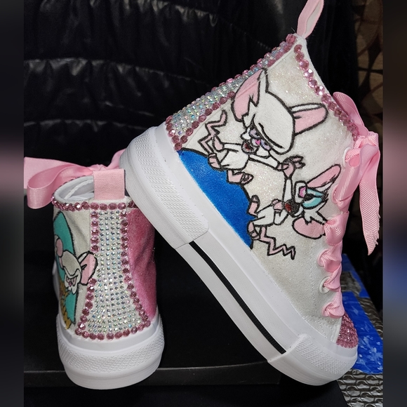 Hot off-press, Custom kid's sneakers with a Free T-shirt to match. - Picture 4 of 8